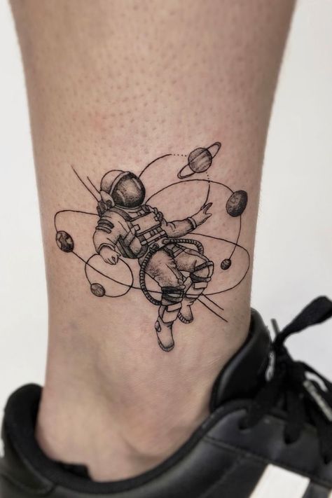 Astronaut Tattoo Ideas, Space Tattoo Sleeve, Cool Astronaut, Planet Tattoo, Brain Tattoo, Astronaut Tattoo, Universe Tattoo, Planet Tattoos, Galaxy Tattoo