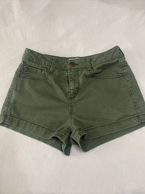 Dark Green Clothes, Green Shorts Outfit, Green Jean Shorts, Green Denim Shorts, Zombie Clothes, Clothes Green, Green Clothes, Green Cargo Shorts, Shorts For Girls