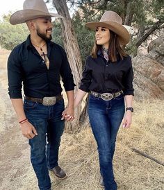 Ranchero Outfits Women, Western Party Outfit, Vaquera Outfit Mexican, Cowboy Outfits For Women, Outfit Vaquero, Cowgirl Outfits For Women, Vaquera Outfit, Cute Cowgirl Outfits, Cowgirl Style Outfits