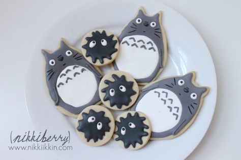 nikkiikkin.com - totoro 1 Totoro Cookies, Ghibli Birthday, Totoro Birthday, Totoro Cake, Totoro Party, Studio Ghibli Crafts, Soot Sprite, Anime Cake, Ghibli Studio