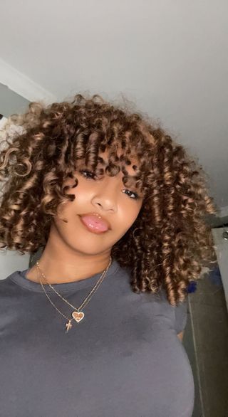 Curly Color, Dyed Curly Hair, Curls For The Girls, Mixed Curly Hair, Natural Hair Cuts, Curly Hair Women, Colored Curly Hair, Hairdos For Curly Hair, Curly Girl Hairstyles