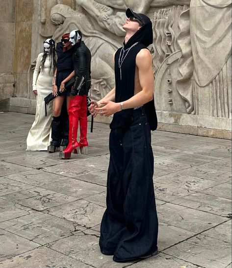 marlon__noah on insta (rick owens, archive, all black, fashion week, paris) Marlon Noah, Birkenstock Outfit, All Black Fashion, Rock In Rio, Outfit Check, Fashion Weeks, Rick Owens, All Black, Black Fashion