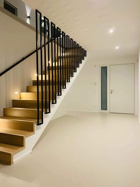 Minimalist Stair Railing Modern, Modern Straight Staircase, Stears Steps Design, Stairs Design Modern Interiors, Ograde Za Stepenice, Staircase Railing Design Modern, Modern Stair Railing Ideas, Stair Fence, Modern Staircase Railing