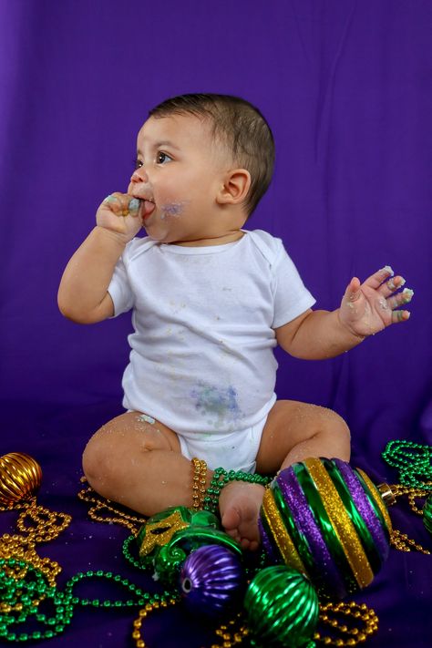 Mardi Gras Baby Photo Shoot, Mardi Gras Photo Shoot, Mardi Gras Pictures, Mardi Gras Diy, Mardi Gras Photos, Mardi Gras Theme, Baby Photoshoot, Baby Photo, Photoshoot Ideas