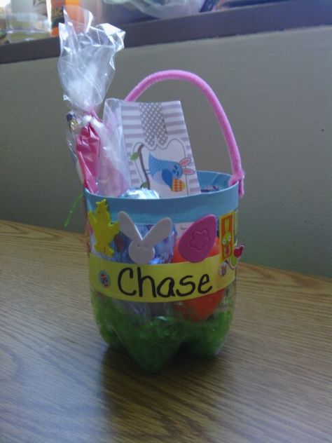 Easter basket made from recycled soda bottle. Diy Kids Easter Basket, Easter Home Decor Ideas, Easter Basket Crafts, Easter Home Decor, Kids Easter Basket, Basket Crafts, Soda Bottle, Easter Season, Easter Craft