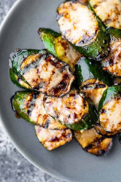 Perfect Grilled Chicken Breast, Zucchini With Parmesan, Grilled Potatoes, Parmesan Zucchini, Grilled Zucchini, Grilling Chicken Breast, God Mat, Zucchini Recipes, Veggie Dishes