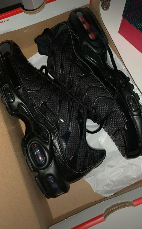 Nike Tn Shoes, Cool Nike Shoes, Shoe Pic, Air Max Plus Tn, Trendy Shoes Sneakers, Fashion Shoes Heels, Nike Tn, Jordan Shoes Retro, Fresh Shoes