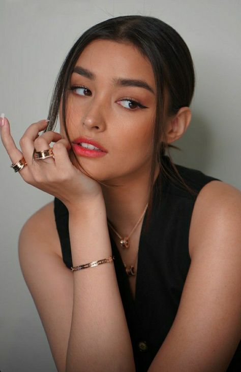 Liza Soberano Fashion, Liza Soberano Wallpaper, My Ex And Whys, Enrique Gil, Liza Soberano, Neutral Makeup, Winter Love, Just The Way, Girl Crush