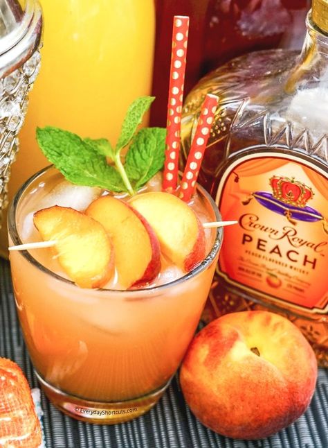 Royal Peach Cocktail - Everyday Shortcuts Crown Royal Peach, Peach Whiskey, Peach Cocktail, Peach Drinks, Cocktail Drinks Alcoholic, Peach Schnapps, Peach Slices, Whiskey Drinks, Cocktail Ingredients