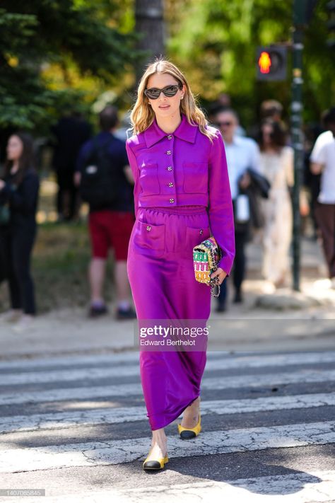 Pink Neon Outfits, Neon Street Style, Purple Long Skirt, Chanel Yellow, Summer Street, Purple Jacket, Trendy Street Style, Neon Purple, Diamond Earring