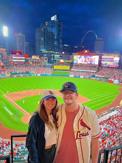 St. Louis Cardinals St Louis Cardinals Baseball Game Outfit, Picture Ideas 2 People, Baseball Game Date, Game Date Night, Couple Date Night, Game Date, Couples Date Night, Cardinal Couple, Couple Date