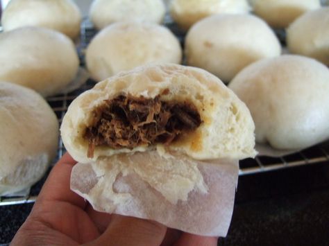 Kusina ni Manang: Beef Asado Siopao  uses bread machine Asado Siopao, Beef Asado, Pork Head, Siopao Recipe, Parker House Rolls Recipe, Bread Image, Filipino Bread, Filipino Food Recipes, Philippine Cuisine