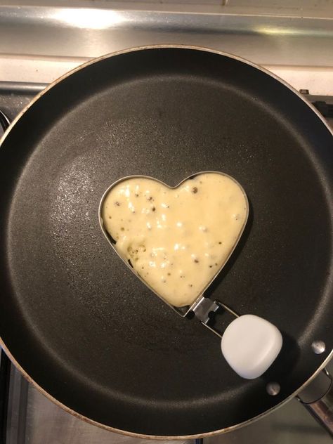 Cute Pancakes Aesthetic, Heart Pancakes Aesthetic, Pancake Day Aesthetic, Hotcakes Aesthetic, Cooking Breakfast Aesthetic, Aesthetic Cooking Pictures, Breakfast Aesthetic Mornings, Pancake Aesthetic, Pancakes Aesthetic