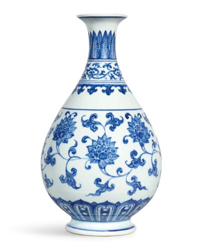 Sothebys Art, Chinese Vase, White Lotus, Blue Pottery, Blue And White China, Chinese Ceramics, Ming Dynasty, White China, Blue China