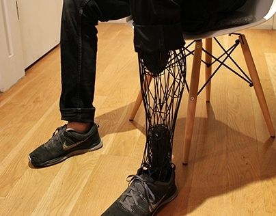 By bypassing the traditional laborious methods of producing a prosthesis with modern automated technologies, the Exo is able to be much more affordable and attractive than typical prostheses. Prosthetic Leg, 3d Cnc, 3d Printing Projects, Medical Devices, Design Industrial, Cool Tech, Body Language, Luhan, Modern Technology