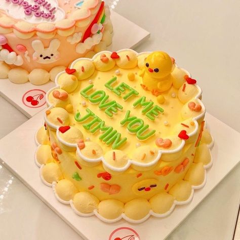 Bts Cake, Duck Cake, Birthday Cake Decorating Ideas, Vintage Birthday Cakes, Mini Cakes Birthday, Cartoon Cake, Cake Decorating Ideas, Creative Birthday, A Birthday Cake