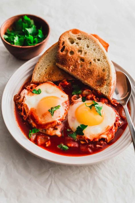 Gochujang Recipes, Fried Egg Recipes, Gochujang Recipe, Eggs In Purgatory, Spicy Eggs, Gochujang Sauce, Breakfast Recipe Ideas, Sauce For Rice, Brunch Eggs