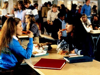 You would not believe the questions I had for my mother after watching this scene from FAST TIMES AT RIDGEMONT HIGH. Phoebe Cates Fast Times, 80s High School, Linda Barrett, School Movies, High School Movies, Fast Times At Ridgemont High, Jennifer Jason Leigh, 1980s Films, Phoebe Cates