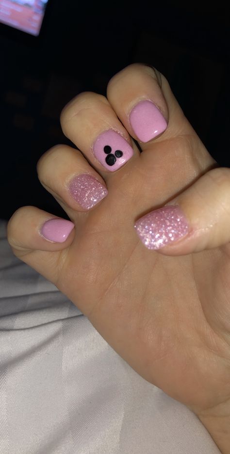 pink disney nails Minnie Mouse Nails Pink, Disney Nails For Kids, Disney Toenails, Disney Dip Nails, Disney Nails Pink, Disney Pedicure Ideas, Nail Ideas Disney, Pink Disney Nails, Summer Nails At Home