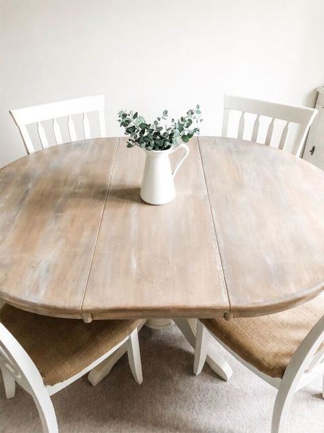 I bought this dining table and chair set for £100 6 years ago. I love the chunky base of the table and the fact that it can be extended or just used as a smaller round table. While I had worked on the chairs and the table base to create the look I wanted to fit in with our home, I had left the table top until last and it was time to finish off the project! I painted the chairs and covered the seats with hessian fabric but left the table alone for several years. I then painted the bas… Dining Table Redo, Round Farmhouse Table, Hessian Fabric, Kitchen Table Makeover, Dining Table And Chair, Modern Farmhouse Table, Round Kitchen Table, Diy Dining Table, Diy Dining