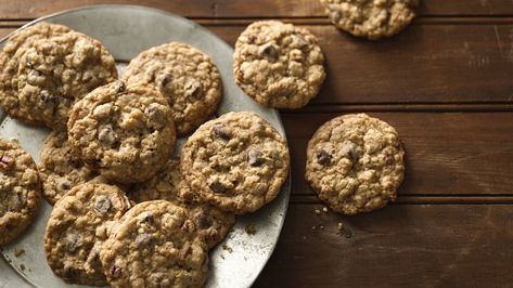 Fill your cookie jar with a healthier option than regular chocolate chip cookies. This recipe's made with three whole-grain cereals. Cheerio Treats, Raisin Cookie Recipe, Cookies Oatmeal, Oatmeal Chocolate Chip Cookie Recipe, Cereal Cookies, Oatmeal Chocolate Chip, Cookies Brownies, Oatmeal Chocolate, Oatmeal Cookie Recipes