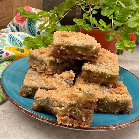 Amish Rhubarb Bars, Freeze Rhubarb, Rhubarb Bars, Cottage Cheese Salad, Rhubarb Desserts, Large Family Meals, Prize Winning, Rhubarb Recipes, Amish Recipes