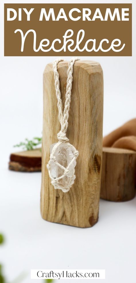 You can easily create more stunning macrame jewelry with this super cute DIY macrame necklace. This creative DIY necklace idea is super easy to make so you can easily create more macrame accessories that you will love. Stone Wrapping Macrame, Stone Necklace Diy, Crystal Necklace Tutorial, Diy Stone Wrapping, Diy Macrame Necklace, Crystal Necklace Diy, Diy Necklace Holder, Diy Necklaces Tutorial, Macrame Accessories