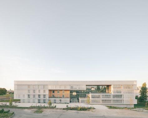 School Facade, France Images, Tiered Seating, Lecture Theatre, Details Magazine, Garden Levels, Industrial Architecture, Education School, School Administration