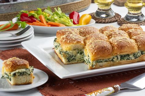 Spinach & Artichoke Dip Sliders | MrFood.com Ideas For Dinner Healthy, Mr Food Recipes, Recipes For Appetizers, Best Party Appetizers, Ideas For Dinner, Appetizer Ideas, Best Appetizer Recipes, Easy Appetizers, Party Appetizers Easy