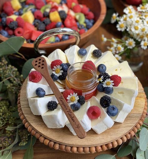 Cheese Platers, Cheese Design, Catering Food Displays, Wedding Instagram, Charcuterie Inspiration, Charcuterie And Cheese Board, Party Dishes, Cheese Platter, Brie Cheese