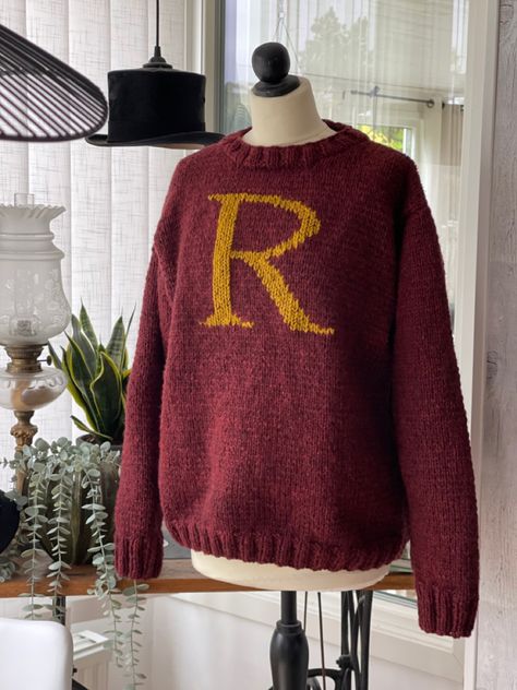 Harry Potter Sweater Crochet Pattern, Harry Potter Crochet Ideas, Harry Potter Sweater, Harry Potter Knit, Harry Potter Love, Comfy Fashion, Sweater Crochet Pattern, Crochet Accessories, Jean Outfits