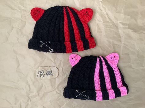 ‼️‼️Please contact with me for your head size‼️‼️ Please consider that there may be a slight difference beacause of the different monitors representation! ‼️‼️Safety pins, letters, numbers, metal accessories on the berets are gifts. May vary as they run out‼️‼️ Cat Ears Beanie Crochet, Crochet Beanie Ideas, Bunny Ears Beanie, Cat Hats Knitted, Cat Ears Beanie, Cute Beret, Crochet Pour Halloween, Hat Y2k, Crochet Cat Hat