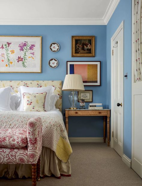 The best blue paint according to design experts | House & Garden Lulworth Blue, Best Blue Paint Colors, Oval Room Blue, Headboard Cover, Arts And Crafts House, English Country Style, Blue Paint Colors, Farrow And Ball, London House