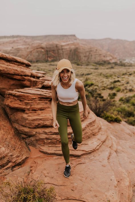 FITNESS FAQ - the parrish place Green Leggings Hiking Outfit, Outdoorsy Outfit, Hiking Ootd, Hike Utah, Fur Slides Outfit, Spring Hiking Outfits, Utah Hiking, Fall Dressy, Womens Hiking