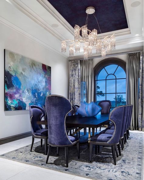 A little color to kick off your #fancyfriday 💙⚜️💜. This gorgeous dining room by @jaureguiarchitect popped up in my Houzz feed and I just… Dining Room Navy, Drawing Room Decor, Eclectic Interior Design, Luxury Dining Room, Elegant Dining Room, Luxury Dining, Home Decor Online, Dining Room Inspiration, Decoration Inspiration