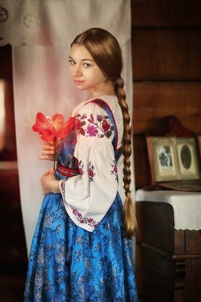 Фотография Russian Hairstyles, Womans Hair, Slavic Women, Slavic Clothing, Traditional Hairstyle, Woman Hair, Russian Folk, Folk Dresses, Russian Fashion