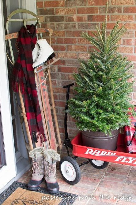 front porch christmas decor ideas, christmas decorations, porches, seasonal holiday decor Buffalo Check Christmas Decor, Pretty Christmas Decorations, Buffalo Check Christmas, Winter Decorations Diy, Front Porch Christmas, Christmas Front Porch, Christmas Yard Decorations, Radio Flyer, Unique Christmas Decorations