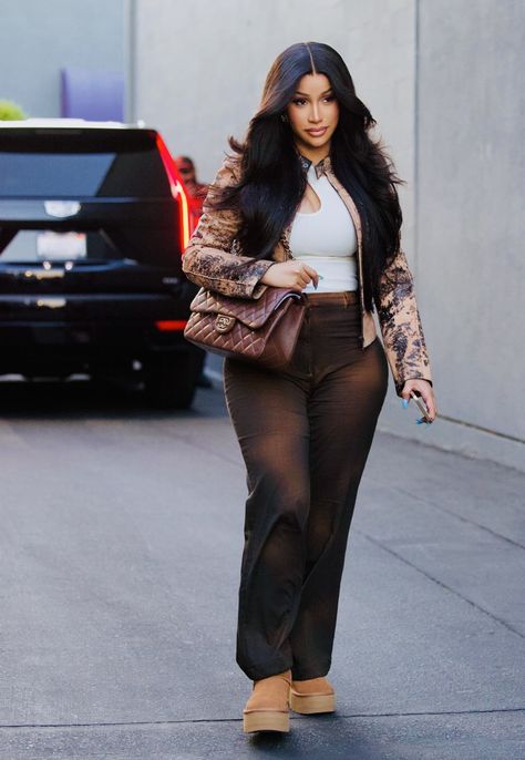 Cardi B Style Outfits, Cardi B Street Style, Cardi B Winter Outfits, Cardi B Style, Cardi B Paris Fashion Week, Cardi B Paparazzi, Cardi B Photos, Unique Pants, Body Outfit