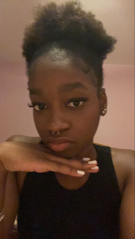 black girl septum Septum Piercing Black Women, People With Septum Piercings, Black Women Septum Piercing, Septum Piercing On Black Women With Locs, Girls With Septum Piercings, Septum Piercings, Nose Piercings, African Girl, Septum Piercing