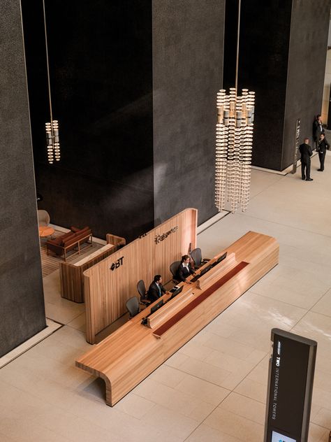 International Towers Sydney Tower 2 Lobby by Woods Bagot Interior Pillars, Sydney Tower, Reception Table Design, Lobby Ideas, Lobby Decor, Hotel Lobby Design, Ocicat, Reception Desk Design, Lobby Interior Design