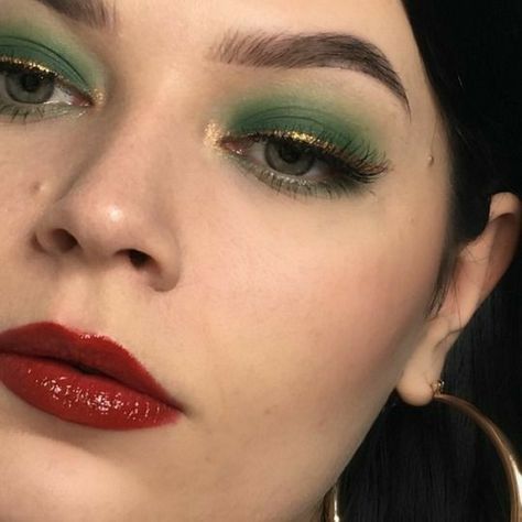 Renn Faire, Maquillage On Fleek, Retro Makeup, Glitter Face, Cat Eye Makeup, Green Makeup, Dope Makeup, Wedding Plan, Bold Makeup