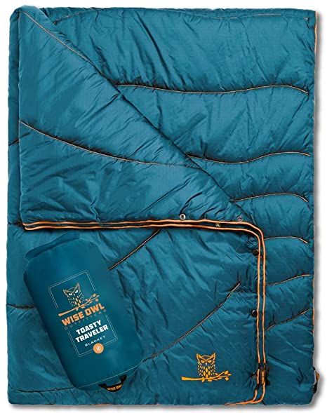 Cold Weather Travel, Camping Quilt, Waterproof Blanket, Backpacking Camping, Stadium Blankets, Camping Pillows, Hiking Essentials, Cold Weather Camping, Sleeping Under The Stars