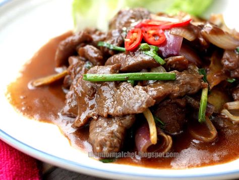 The Informal Chef: Stir-fried Beef with Ginger and Spring Onion 姜葱牛肉 Stir Fried Beef, Spring Onion Recipes, Flat Rice Noodles, Flat Noodles, Easy Teriyaki Chicken, Ginger Beef, Cantonese Cuisine, Stir Fry Dishes, Taiwanese Food