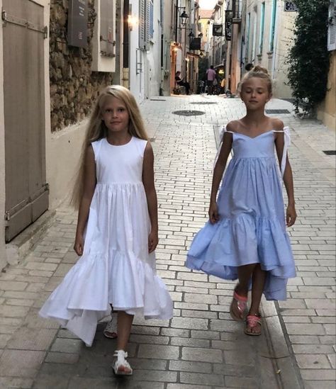 Greece Outfit, Kids Goals, Mediterranean Summer, Yoga Posen, Kid Lifestyle, Sister Outfits, Future Family, Future Mom, Future Lifestyle