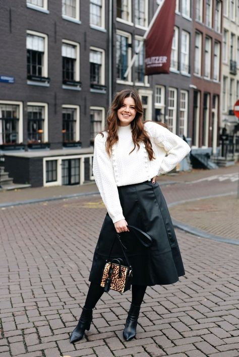 Winter Interview Outfit, Women Interview Outfits, Leather Skirt Outfit Winter, Black Midi Skirt Outfit, Midi Rock Outfit, Midi Skirt Outfit Winter, Skirt For Winter, Skirt Outfit Winter, What To Wear To An Interview