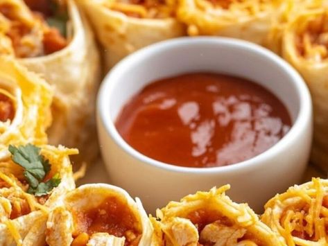 A Taste of the Lone Star State: Texas-Style Blooming Burrito Ring Recipe - NewsBreak Cheese Crescent Roll Recipes, Candied Walnut Recipe, Reuben Recipe, Miniature Pizza, Chicken Taco Seasoning, Chicken Fried Rice Recipe, Potatoe Casserole Recipes, Baked Garlic, Game Day Snacks