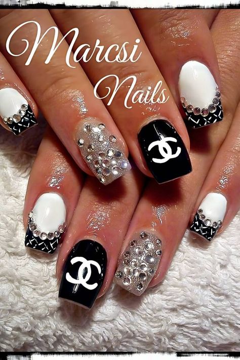 Are you looking for new nail inspiration? You’ve come to the right spot! This year is all about “less is more.” Minimalistic… Nail Art Design Black, Chanel Nail Art, Channel Nails, Chanel Nails Design, Nail Designs 2014, Black And White Nail, Black And White Nails, Black And White Nail Art, Cat Nail Art