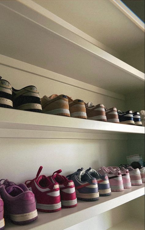 Shoes closet layout jordans dunks shoes shelfs Jordans Dunks, Dunks Shoes, Aesthetic Sneakers, Shoes Closet, Closet Aesthetic, Closet Layout, Shoe Display, Aesthetic Shoes, Shoe Closet