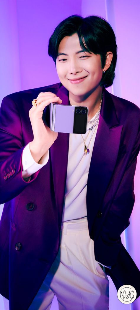 Galaxy Flip Wallpaper, Samsung Flip Wallpaper, Bts Show, Z Flip 4, Samsung Galaxy Wallpaper, Rm Namjoon, Pretty Phone Cases, Bts Rap Monster, Pop Photos