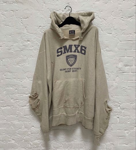 Vintage Washed Hoodie For Winter, Vintage Washed Hoodie With Relaxed Fit, Vintage Relaxed Fit Hoodie, Oversized Distressed Vintage Hoodie, Vintage Soft-washed Sweatshirt For Streetwear, Vintage Tshirt Design, Apparel Design Inspiration, Archive Fashion, Vintage Clothing Men